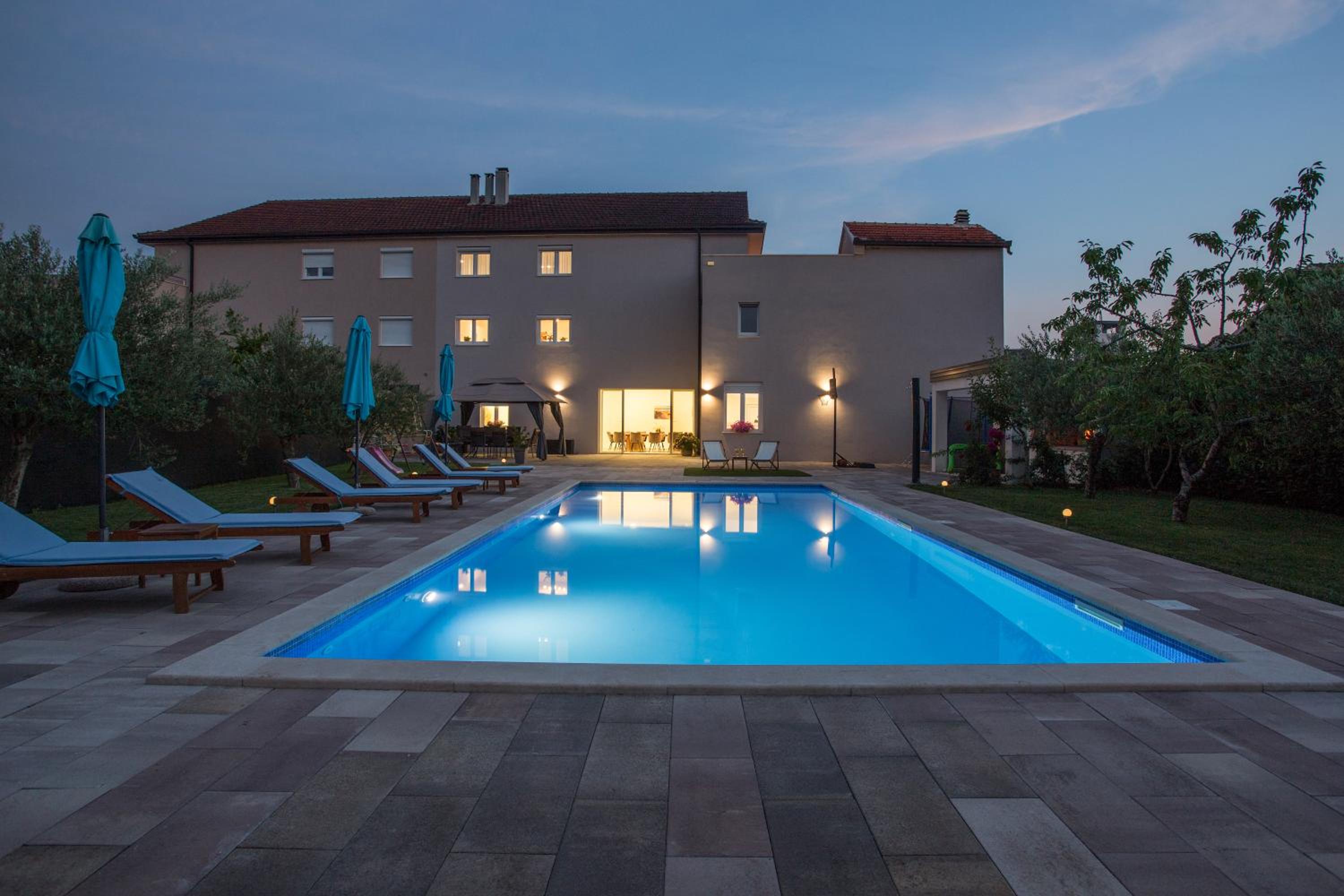 Villa Sara Family Villa with Pool and Jacuzzi Imotski Makarska Region