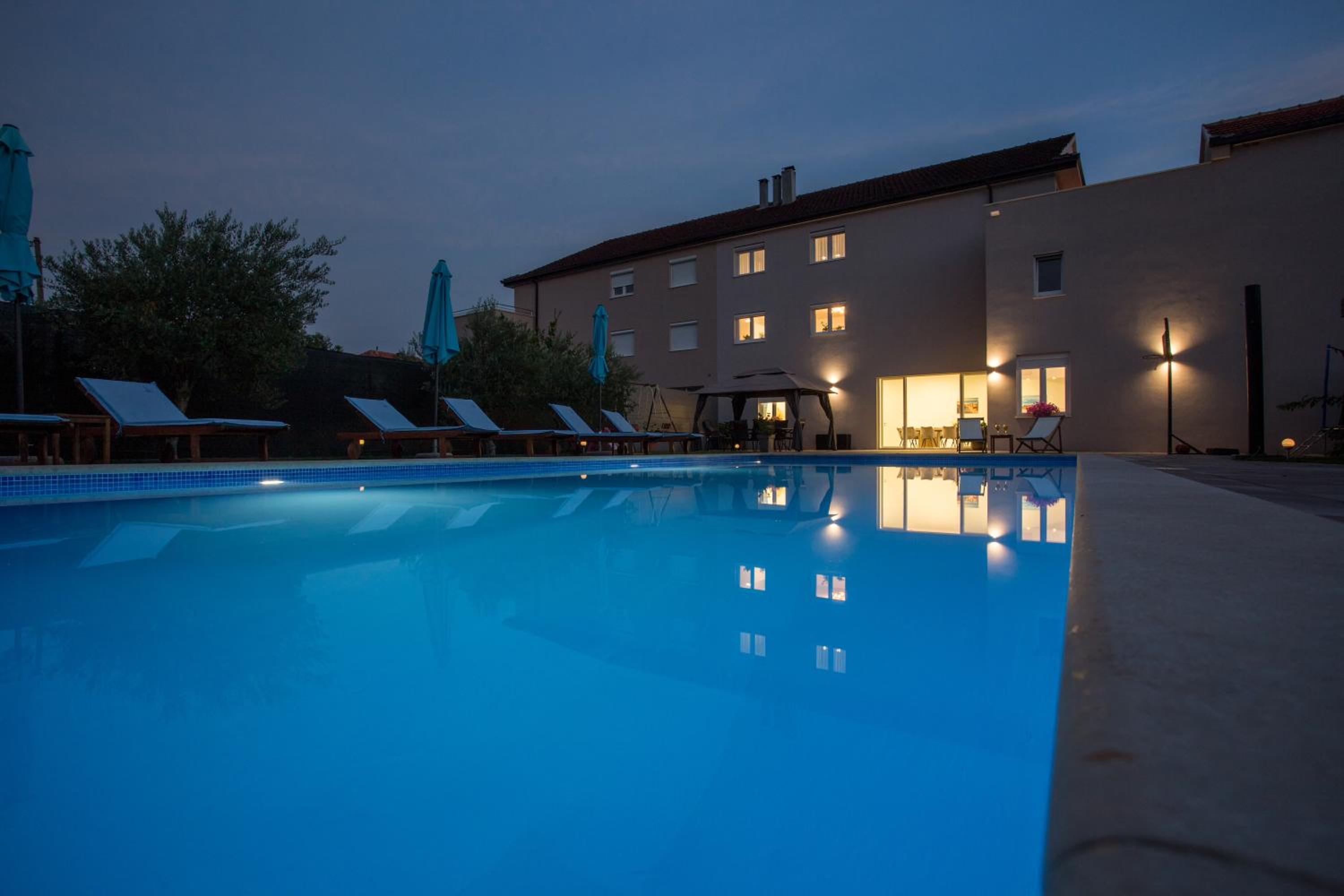Villa Sara Family Villa with Pool and Jacuzzi Imotski Makarska Region