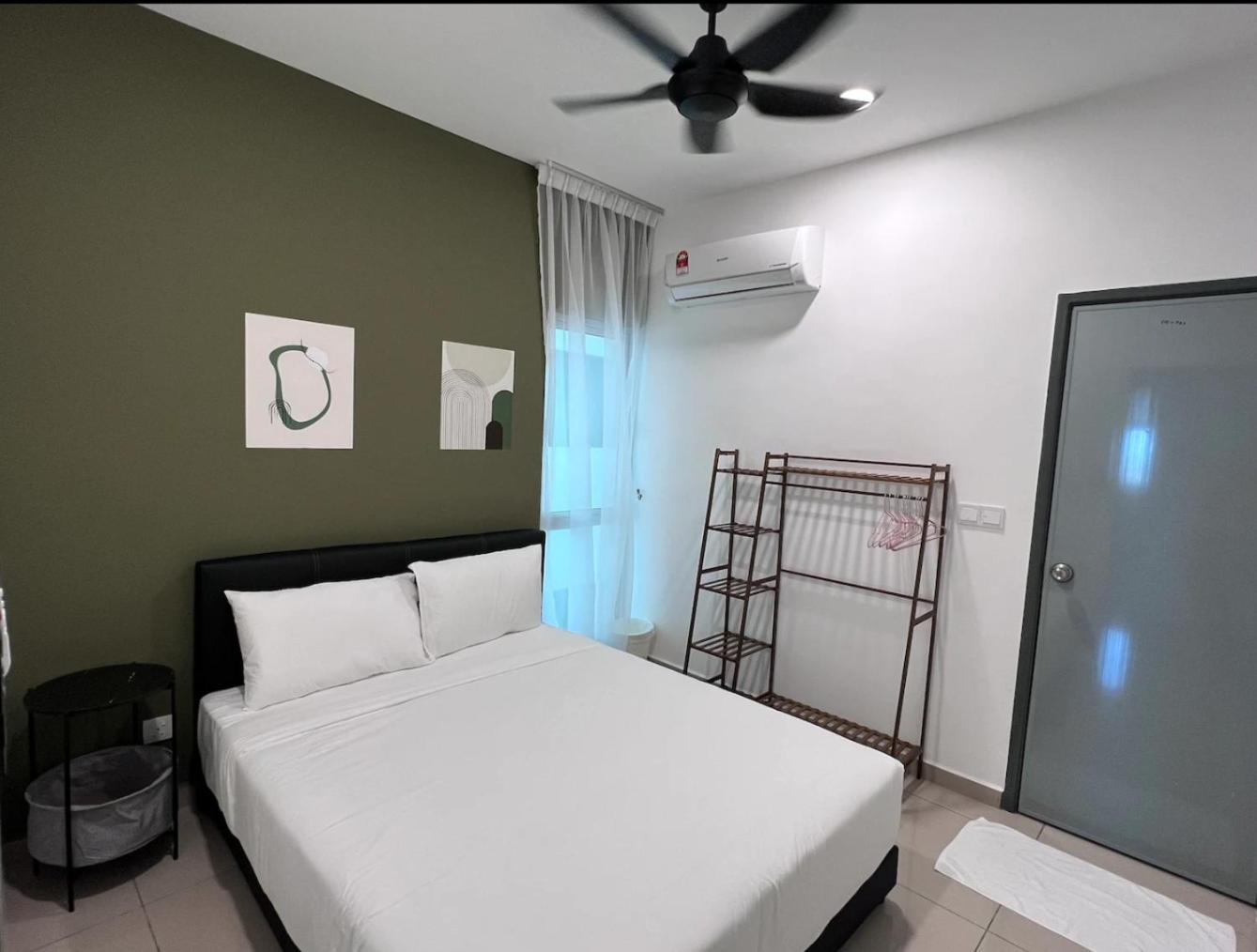 3 Rooms Metropol Apartment