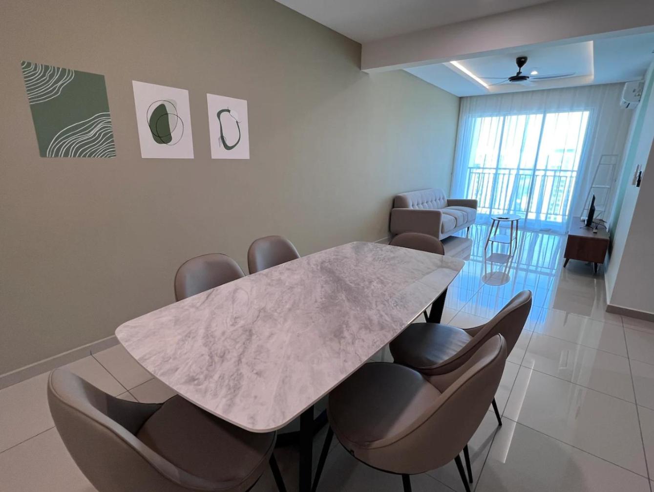 3 Rooms Metropol Apartment