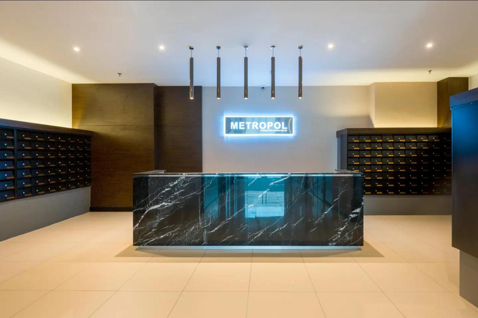 3 Rooms Metropol Apartment