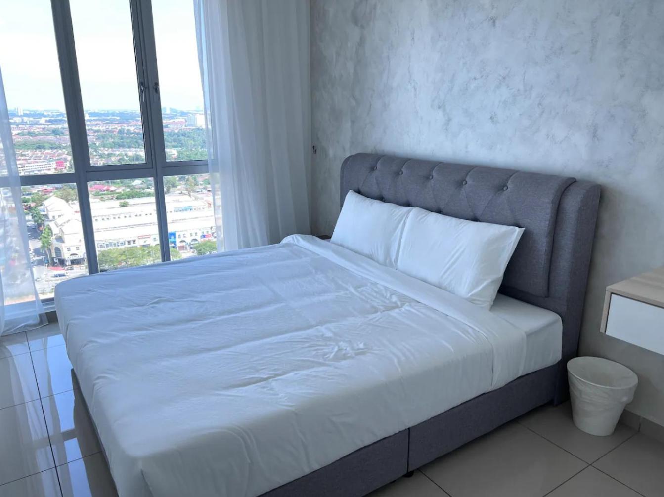 3 Rooms Metropol Apartment