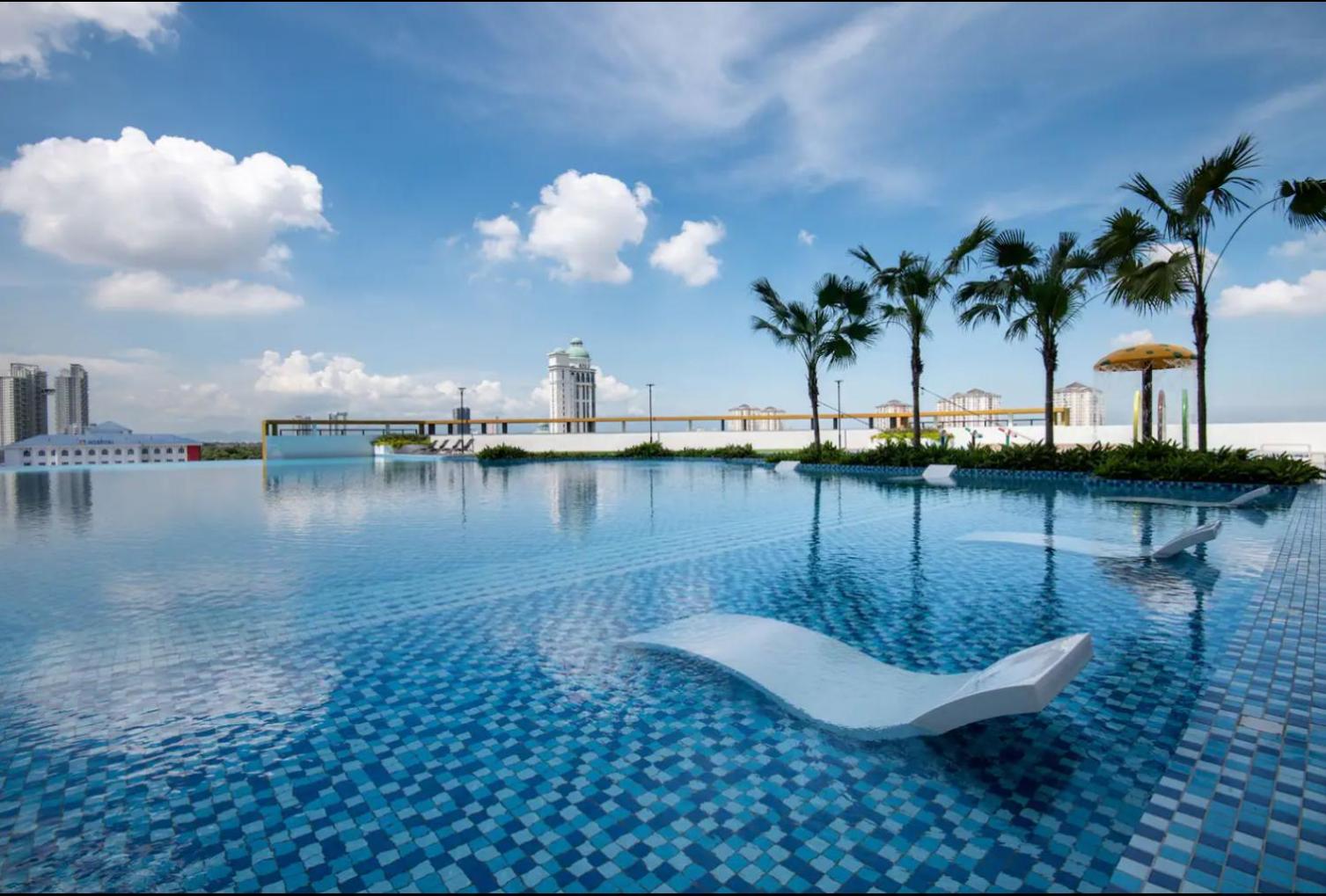 3 Rooms Metropol Apartment
