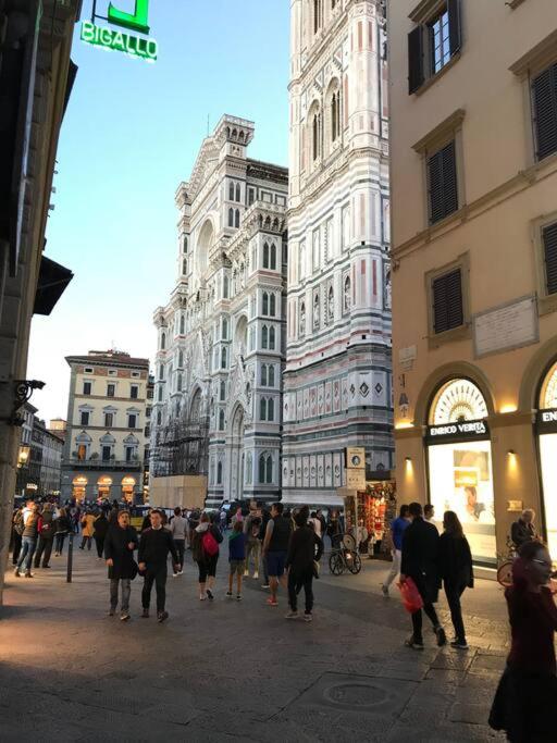 Small Studio, Donatello, next to the Duomo of Florence