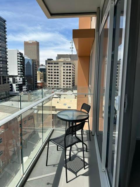 Modern One Bedroom Apartment at Morphett- In the Heart of Adelaide