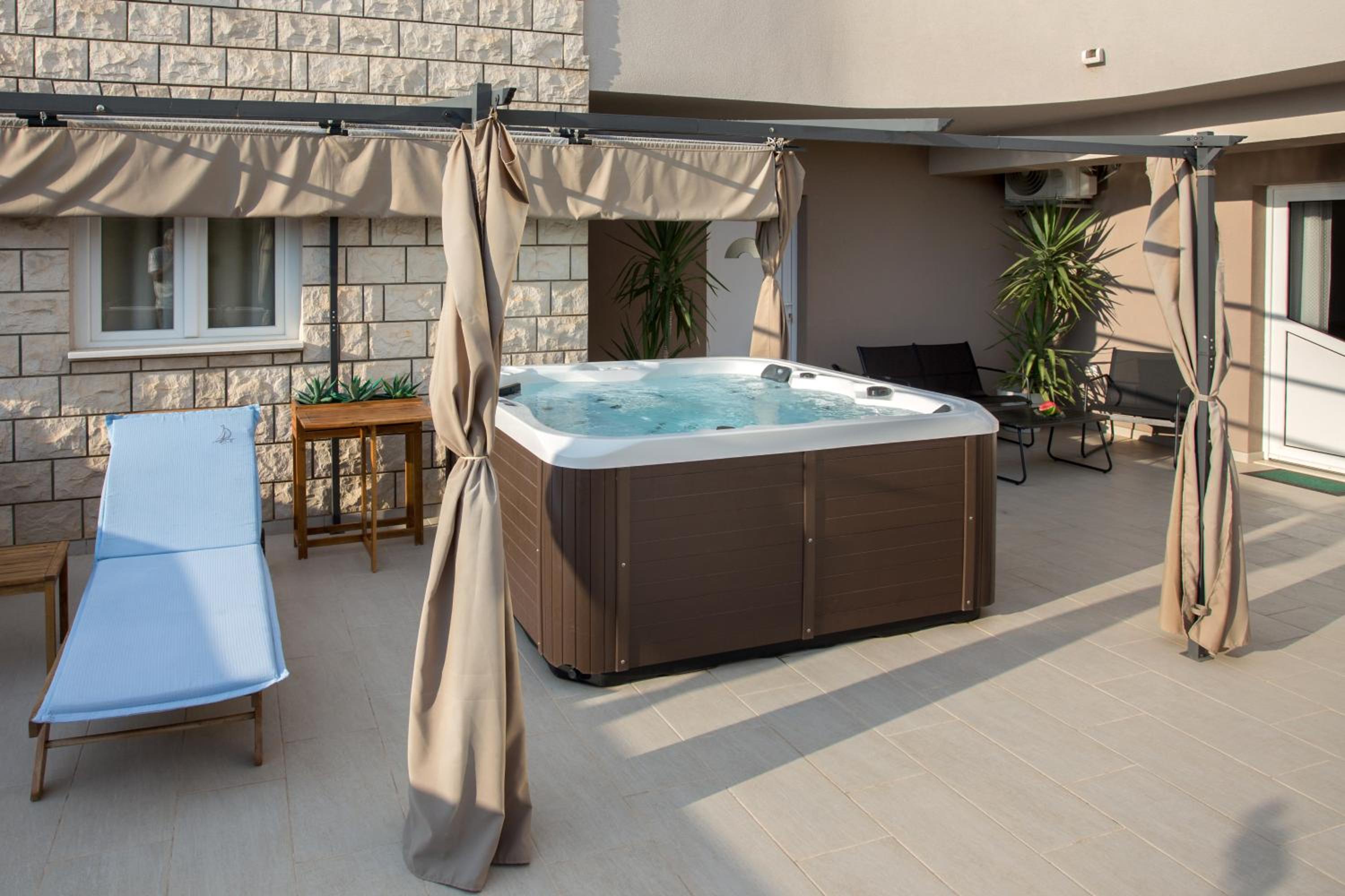 Villa Sara Family Villa with Pool and Jacuzzi Imotski Makarska Region