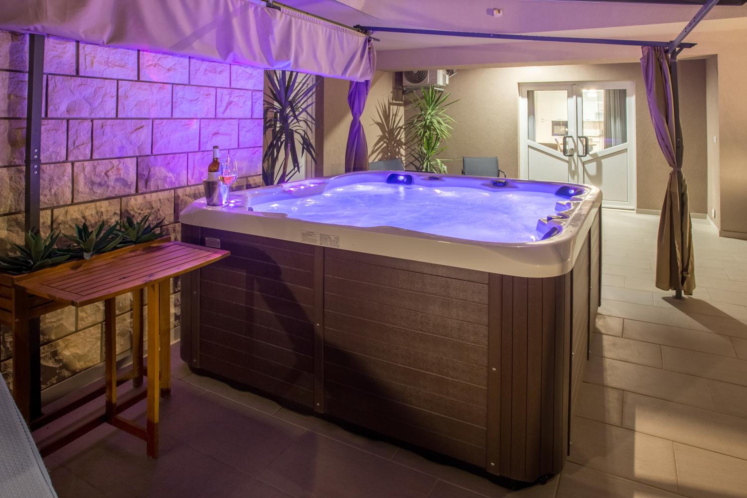 Villa Sara Family Villa with Pool and Jacuzzi Imotski Makarska Region