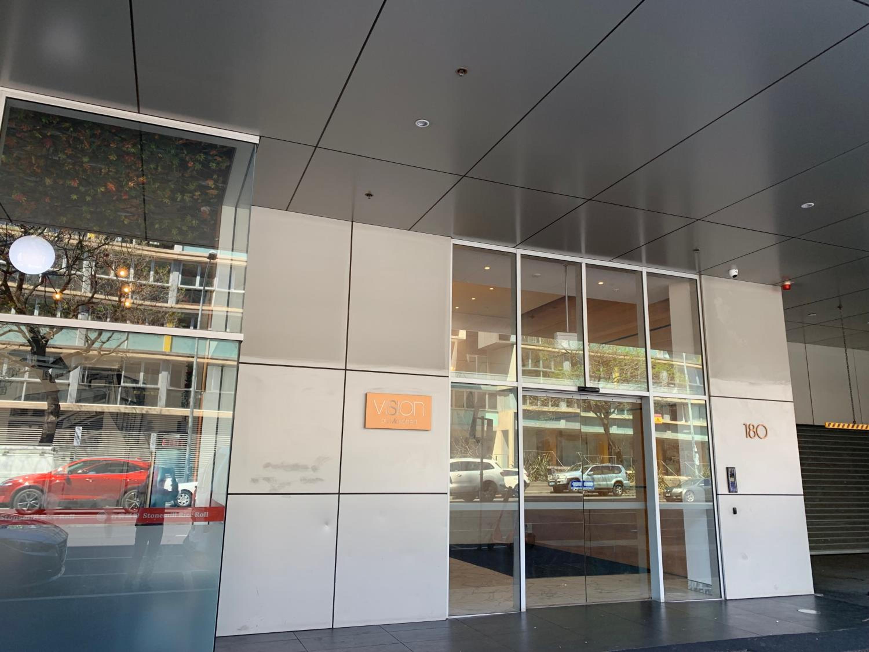 Modern One Bedroom Apartment at Morphett- In the Heart of Adelaide
