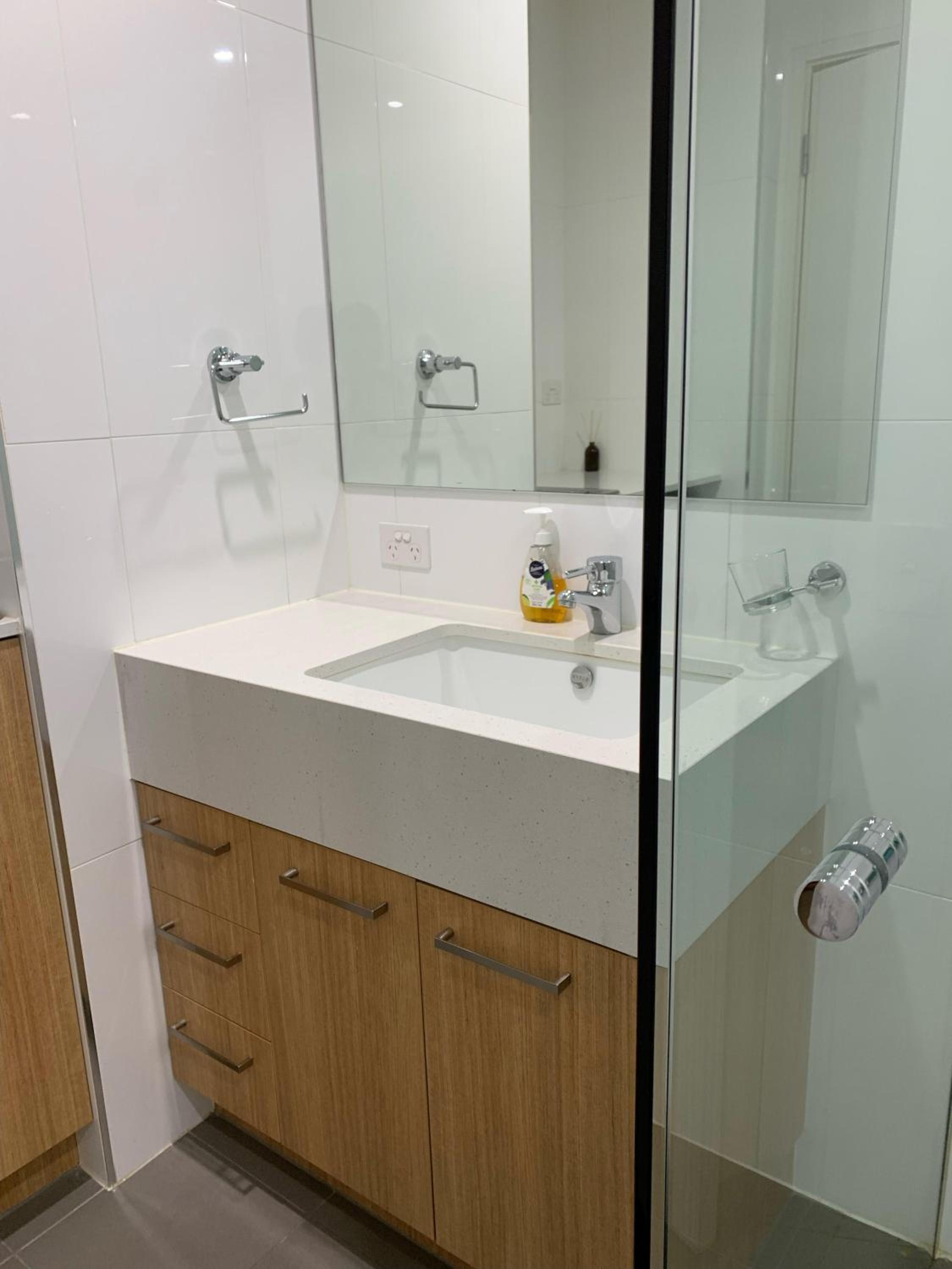 Modern One Bedroom Apartment at Morphett- In the Heart of Adelaide