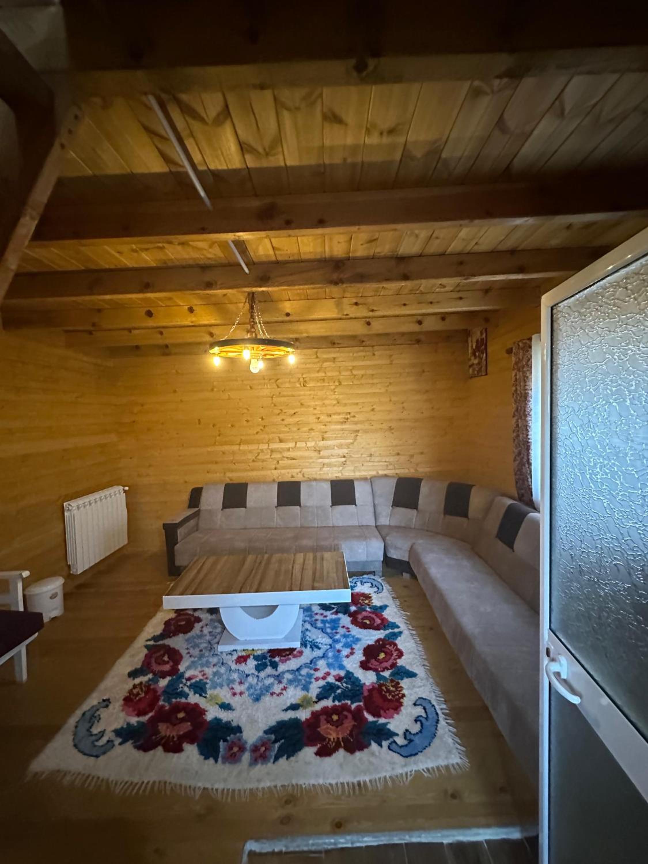 Oda Tradicionale, Bujtinë & Restorant