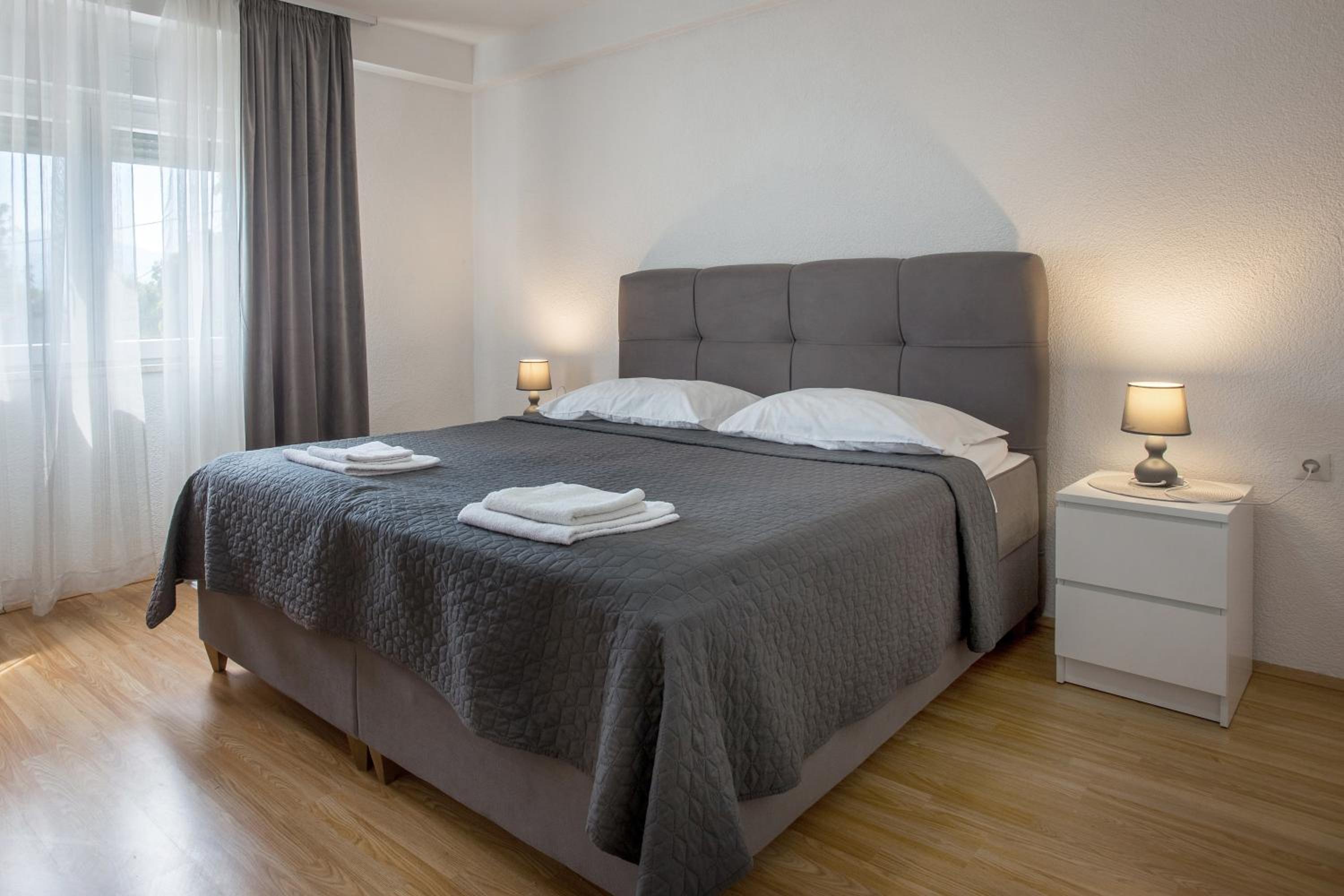 Villa Sara Family Villa with Pool and Jacuzzi Imotski Makarska Region