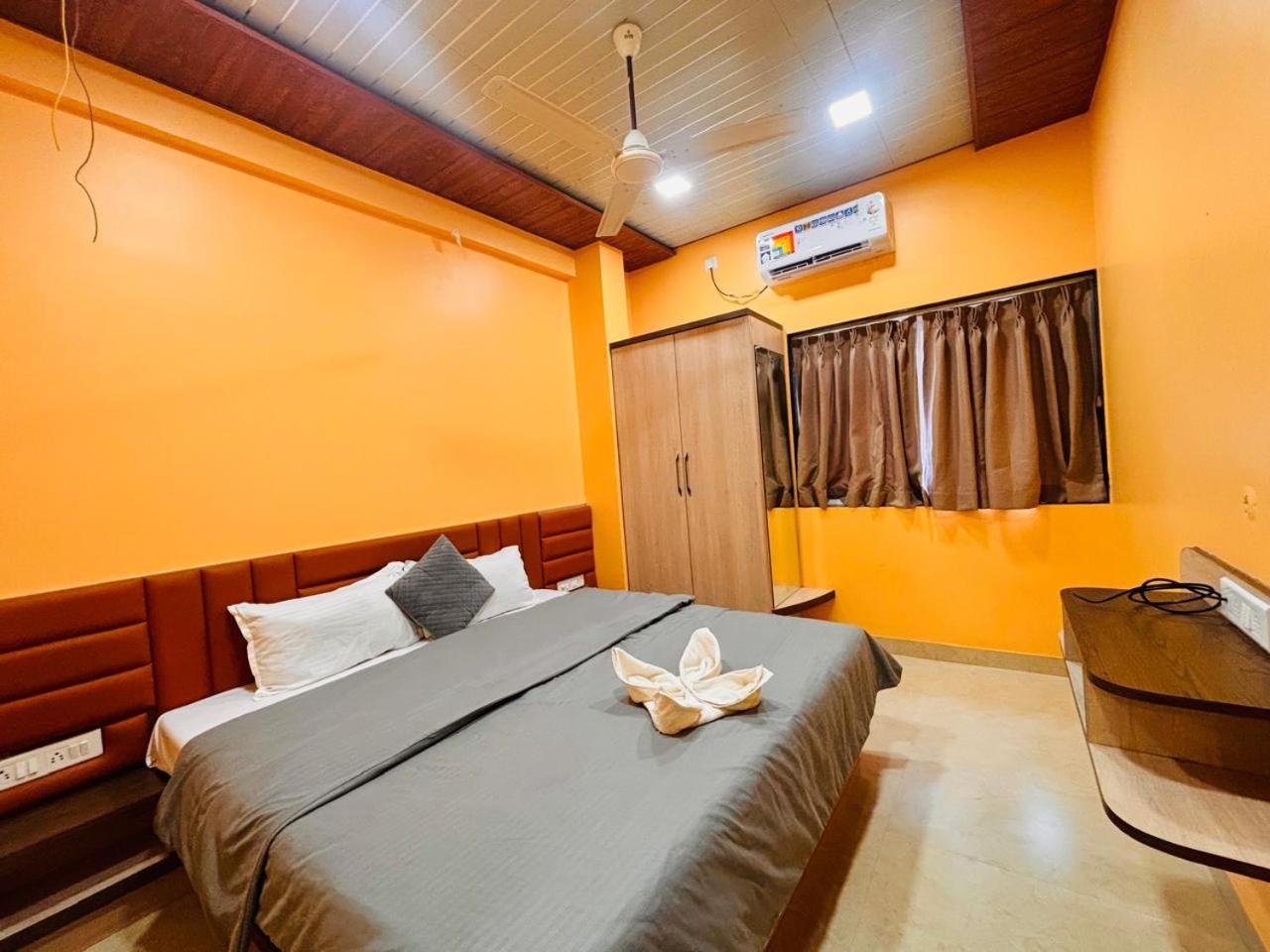 Paramount 3 AC Bedrooms Hall Garden with Lake View