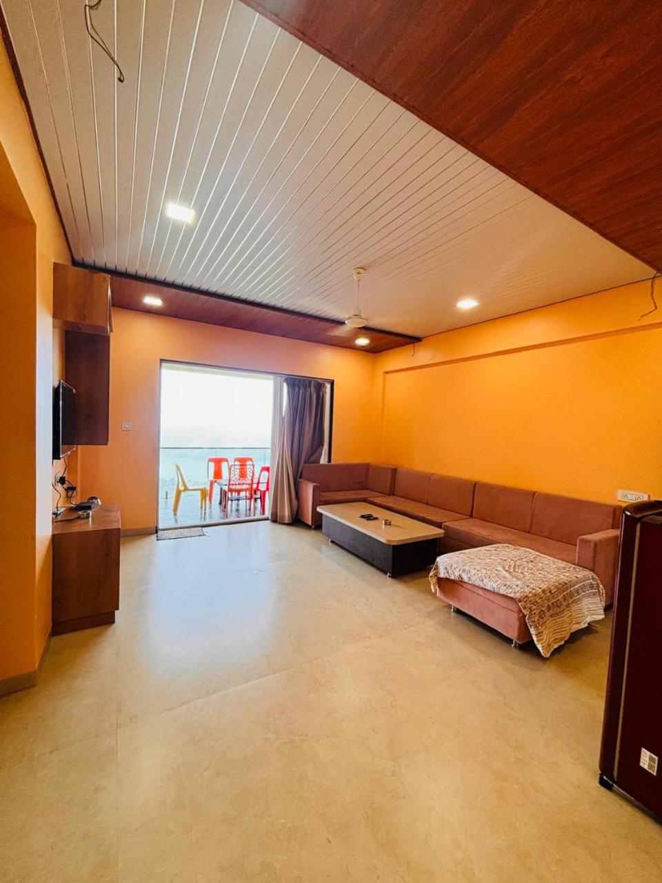 Paramount 3 AC Bedrooms Hall Garden with Lake View