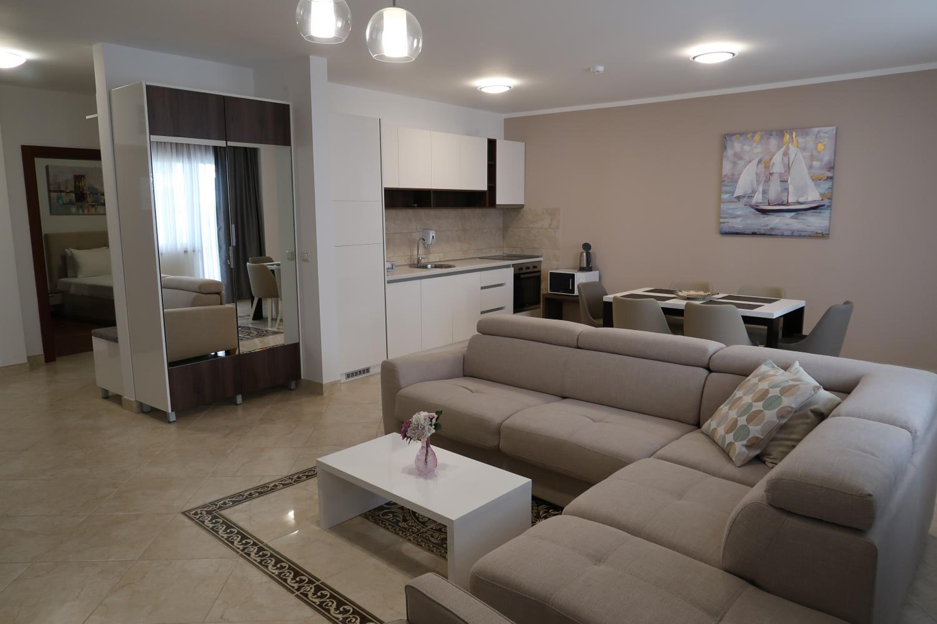Apartmani LUX Becici