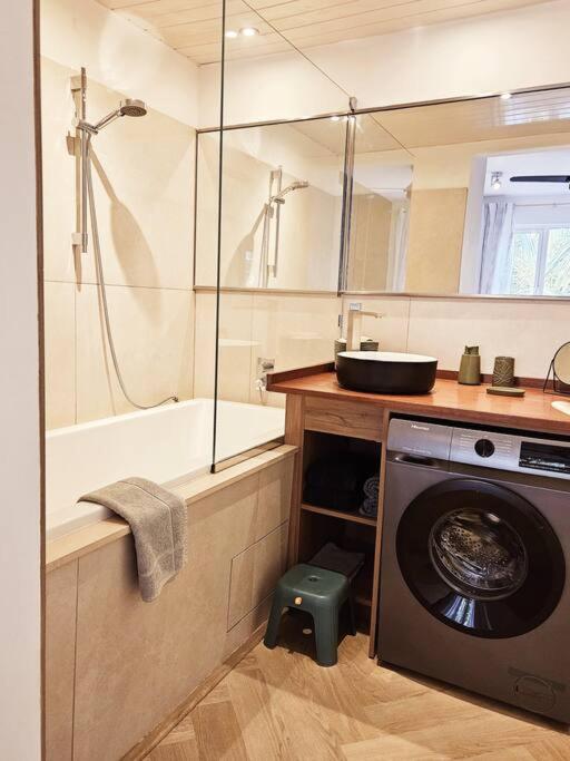 Seaside 3 suites Penthouse with Pool Gym & BBQ Terrace photo 3