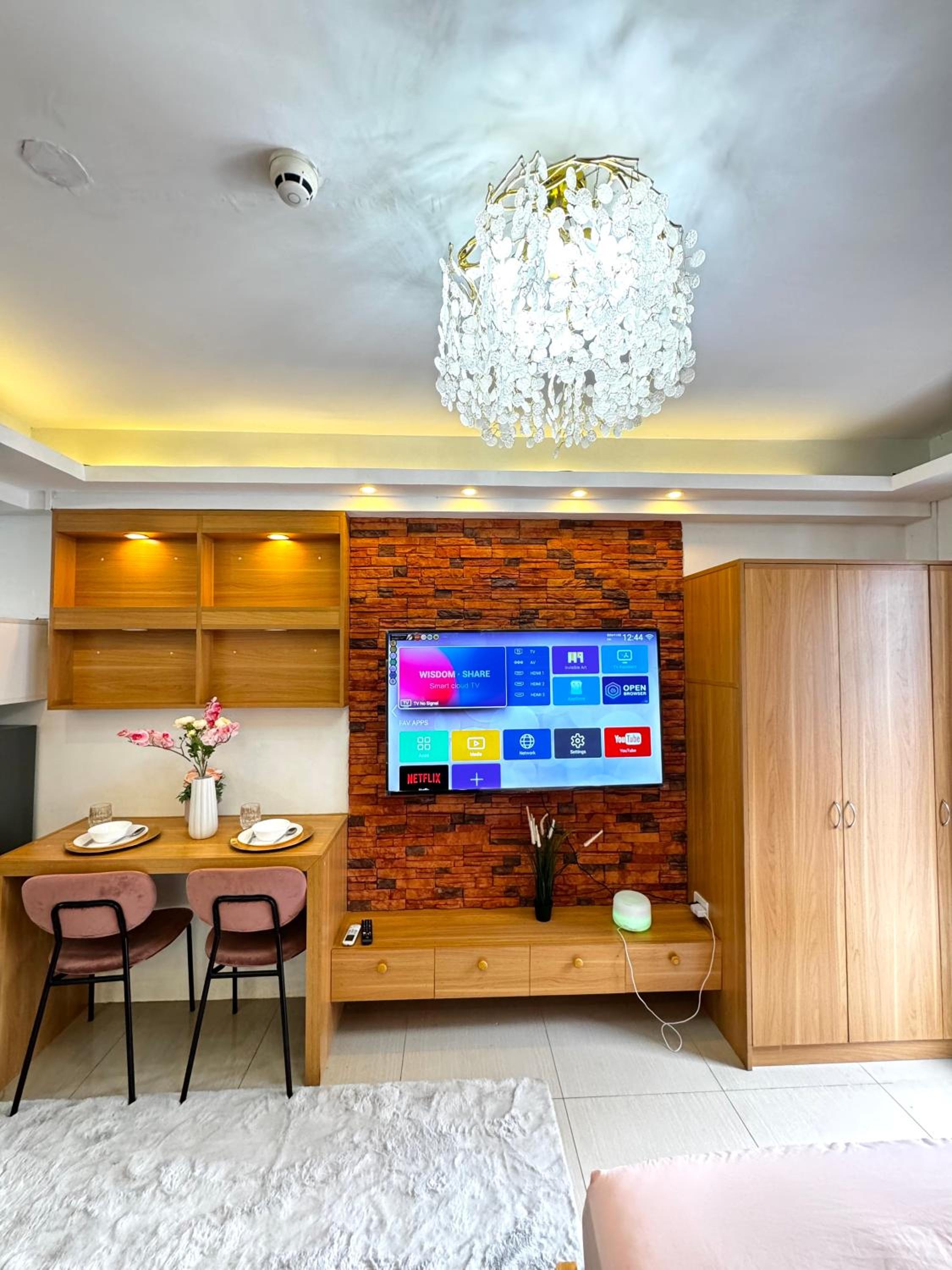 European Inspired Shore 2 Residences view 3