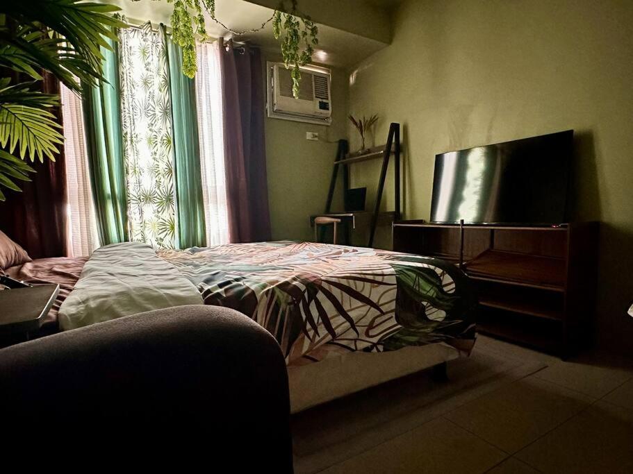 Tropical Haven in Makati CBD view 3