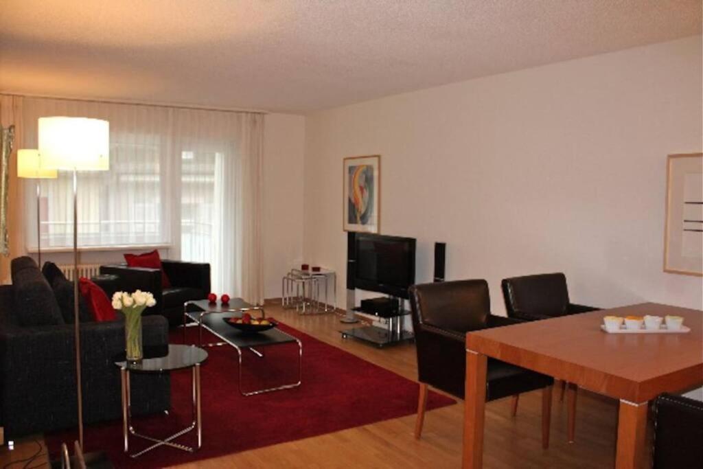 Executive 2 BD flat in city center - Hösch 1