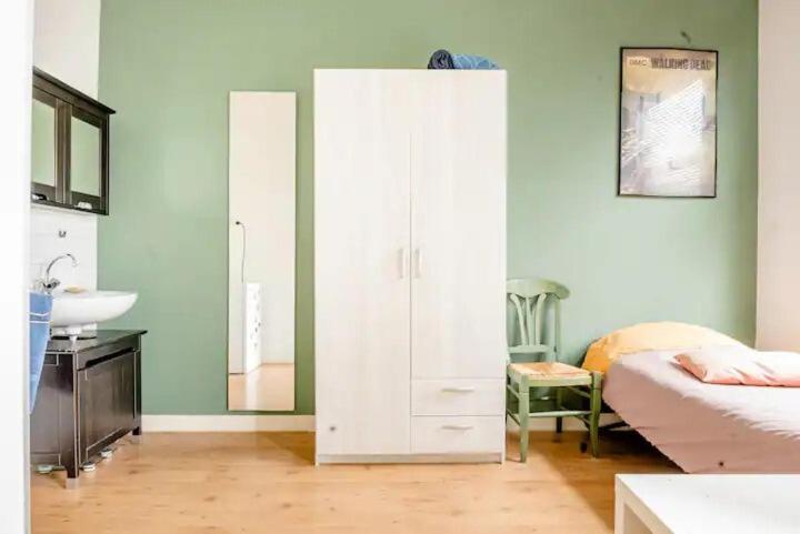 Cozy private room in shared apartment, close to beach and city center view 2