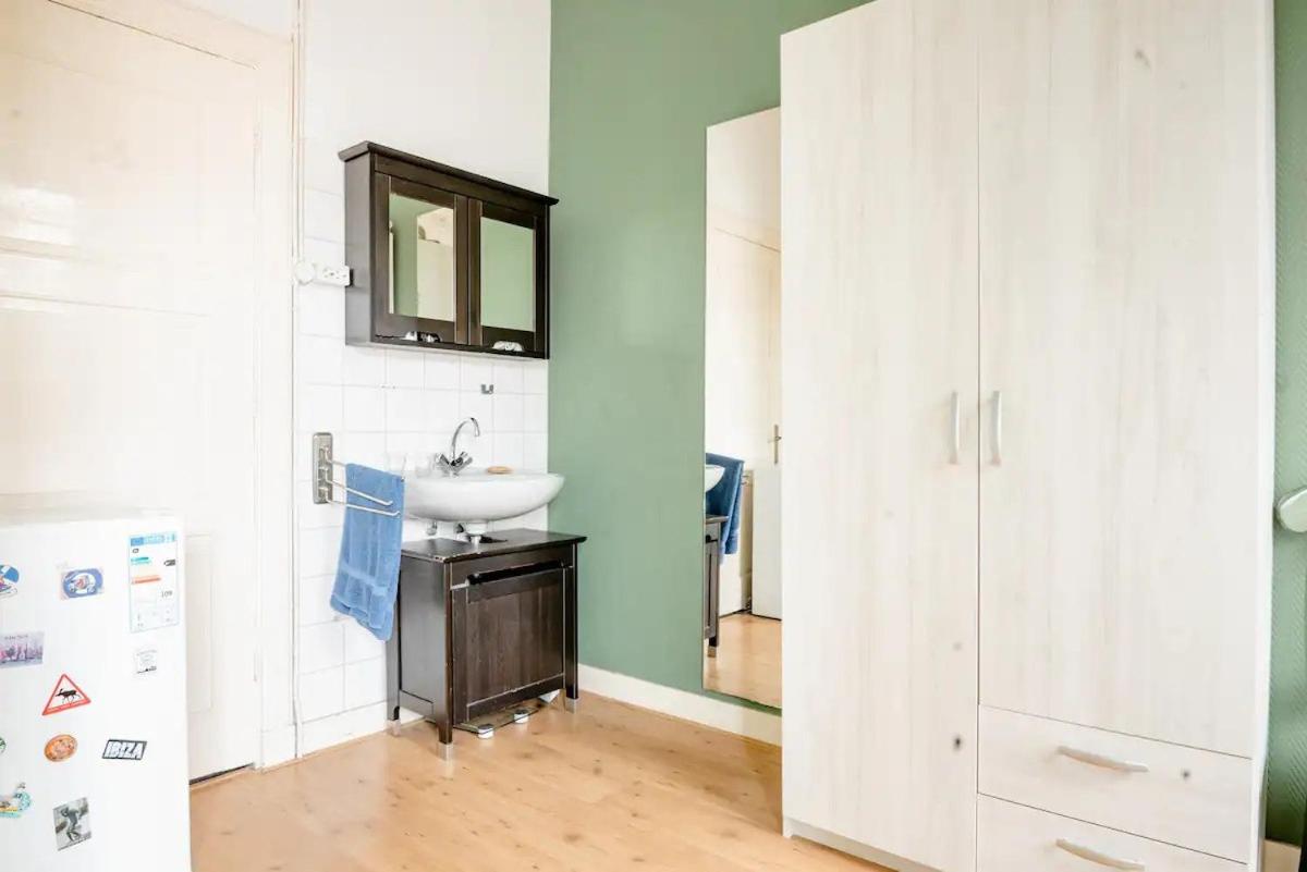Cozy private room in shared apartment, close to beach and city center view 3