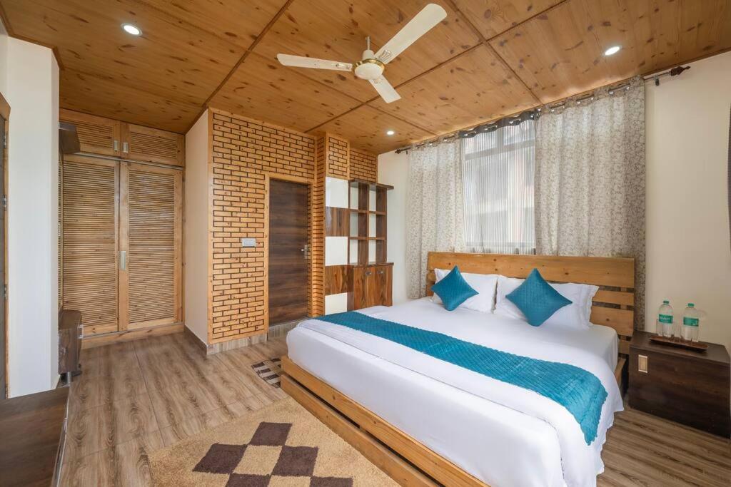 Upscale 2 BHK Cozy Heaven I Getaway Kasauli I Microwave I Heating I 93o68I282o view 2
