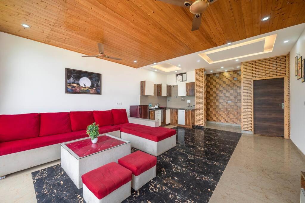 Upscale 2 BHK Cozy Heaven I Getaway Kasauli I Microwave I Heating I 93o68I282o view 3