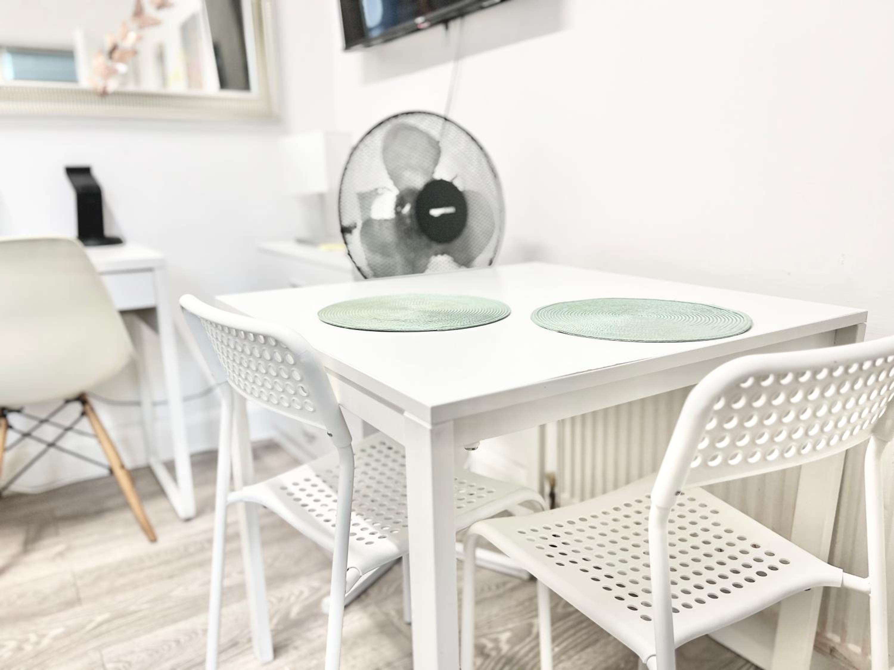 Complete Central Flat Netflix and Fast WiFi