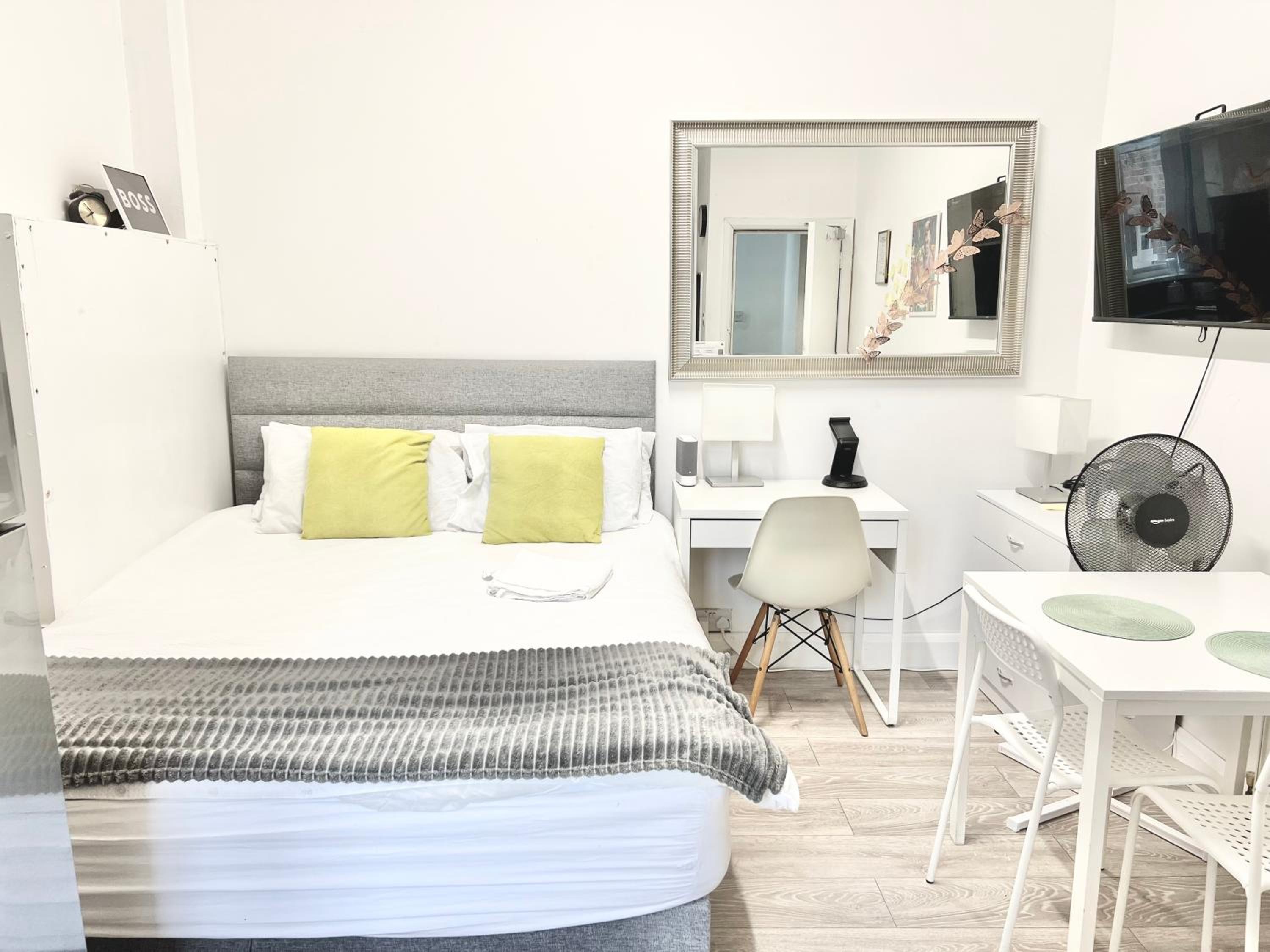 Complete Central Flat Netflix and Fast WiFi