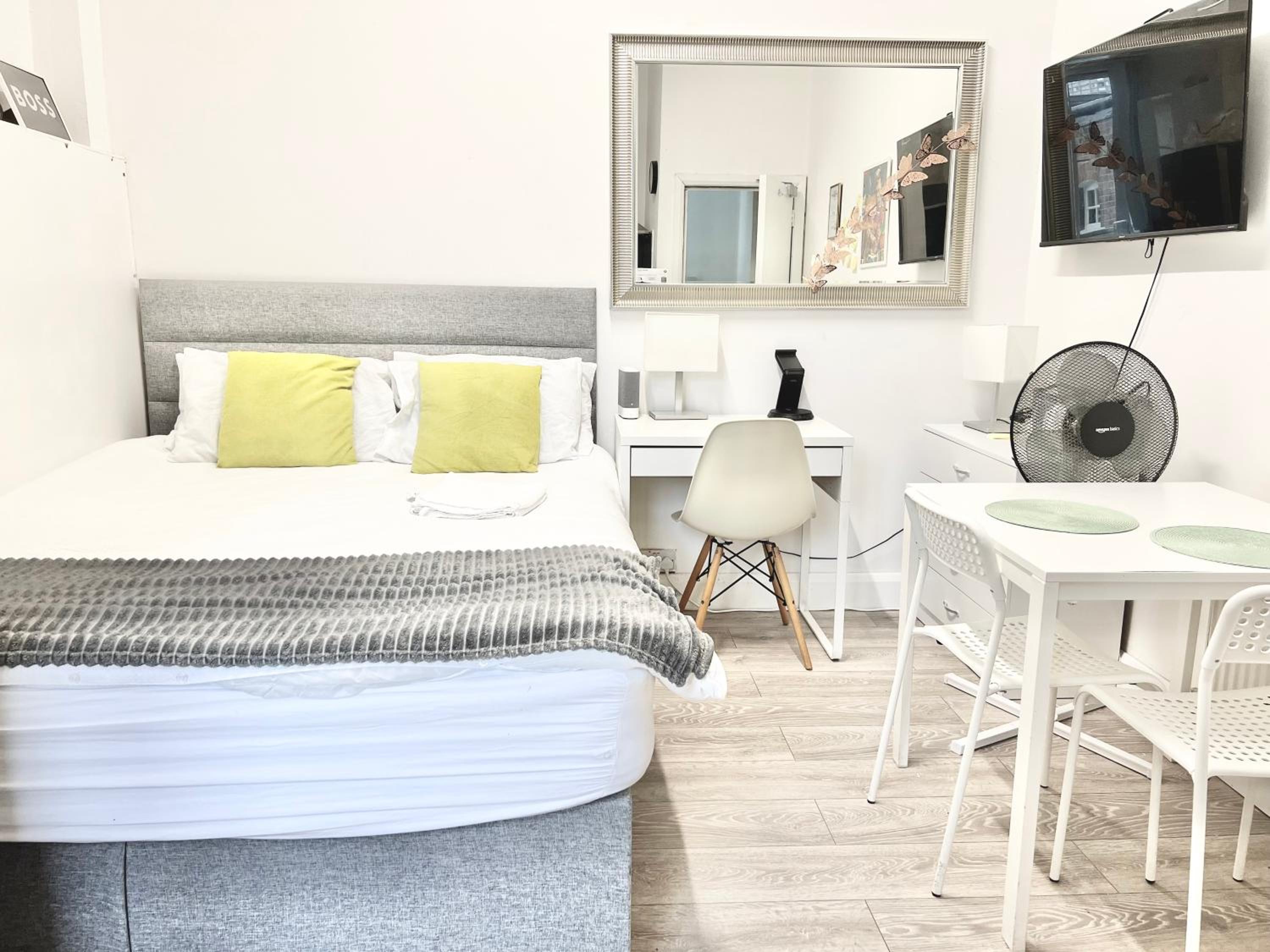 Complete Central Flat Netflix and Fast WiFi