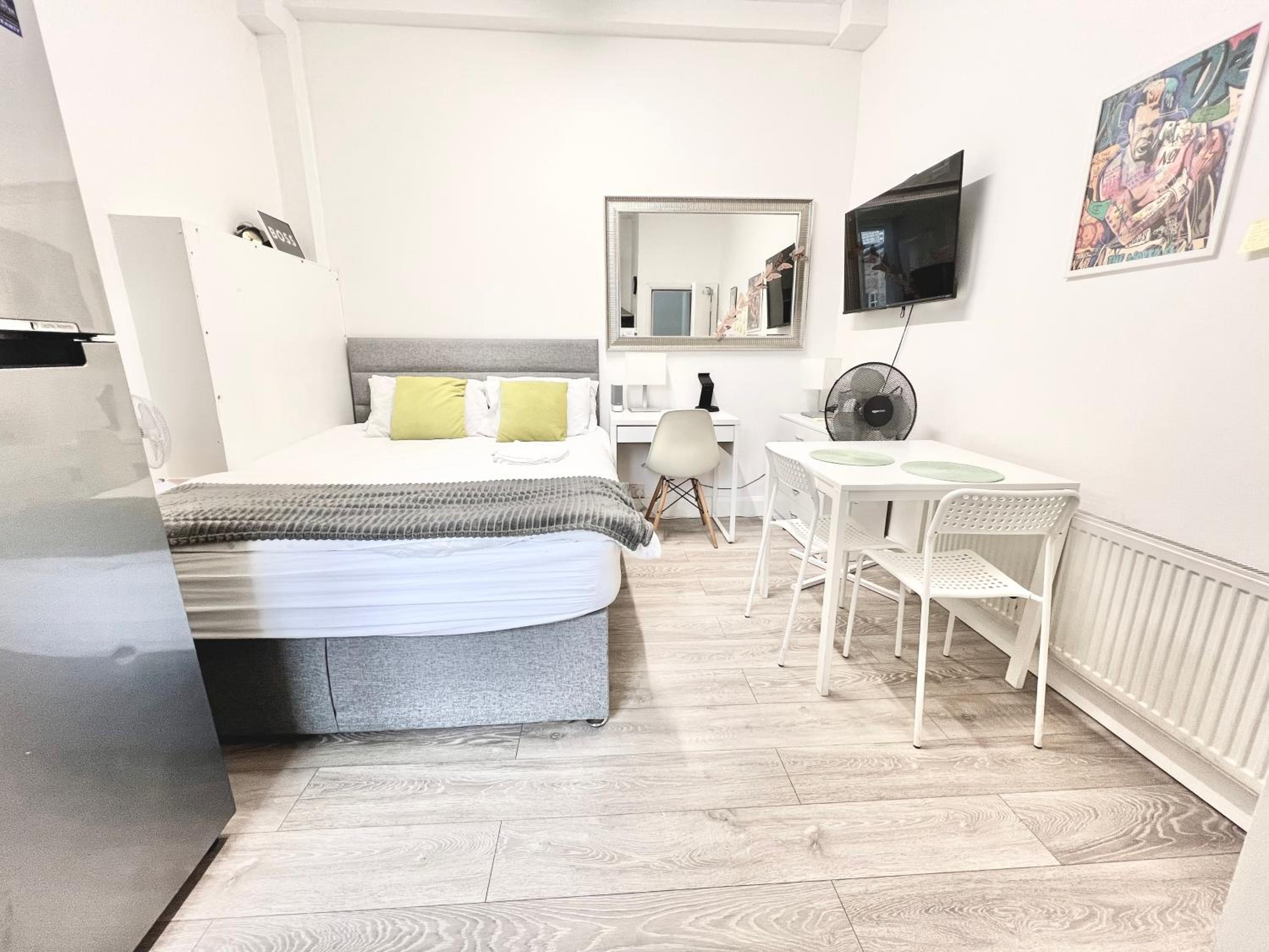 Complete Central Flat Netflix and Fast WiFi