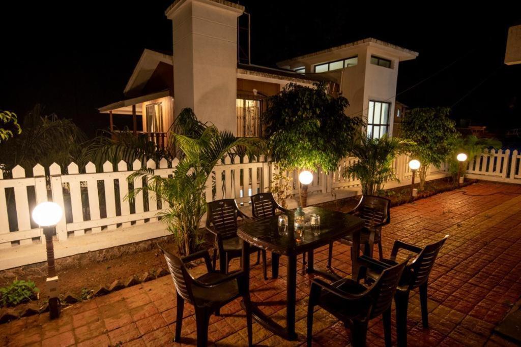 Paramount 3 AC Bedrooms Hall Garden with Lake View