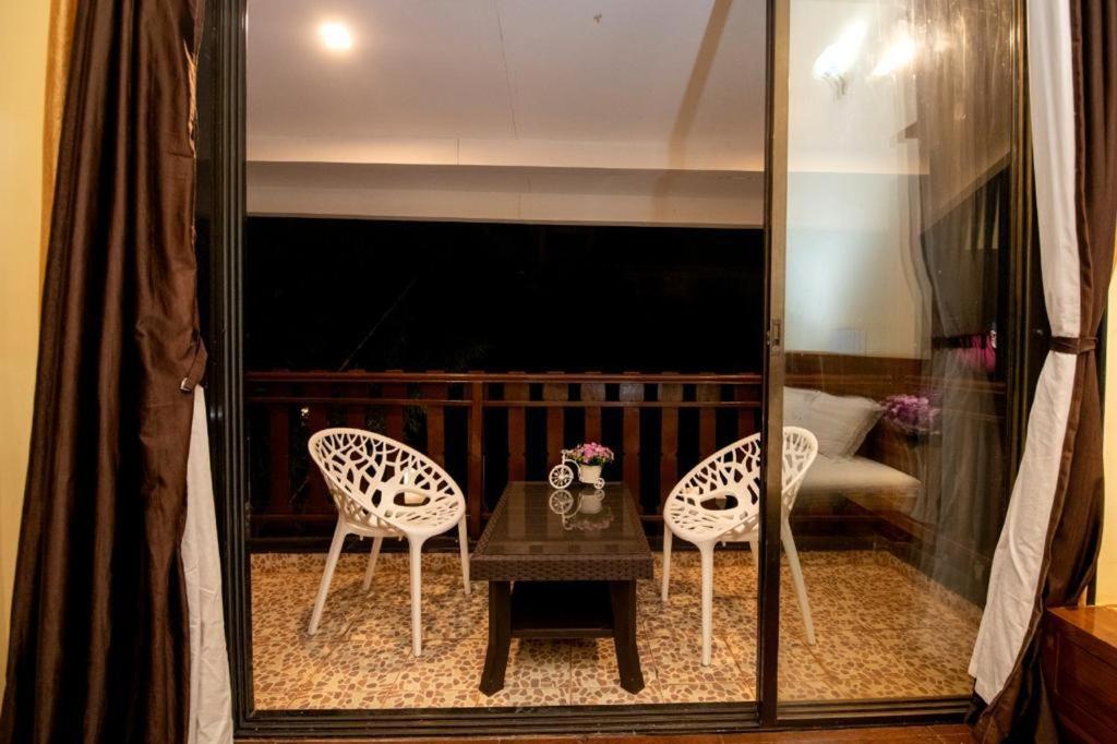 Paramount 3 AC Bedrooms Hall Garden with Lake View