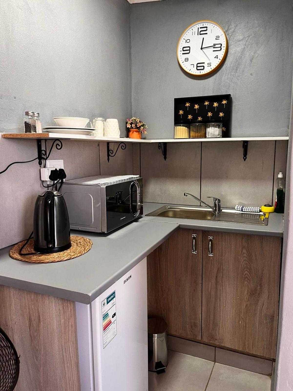 Beautiful studio apartment in Hazel Park view 2