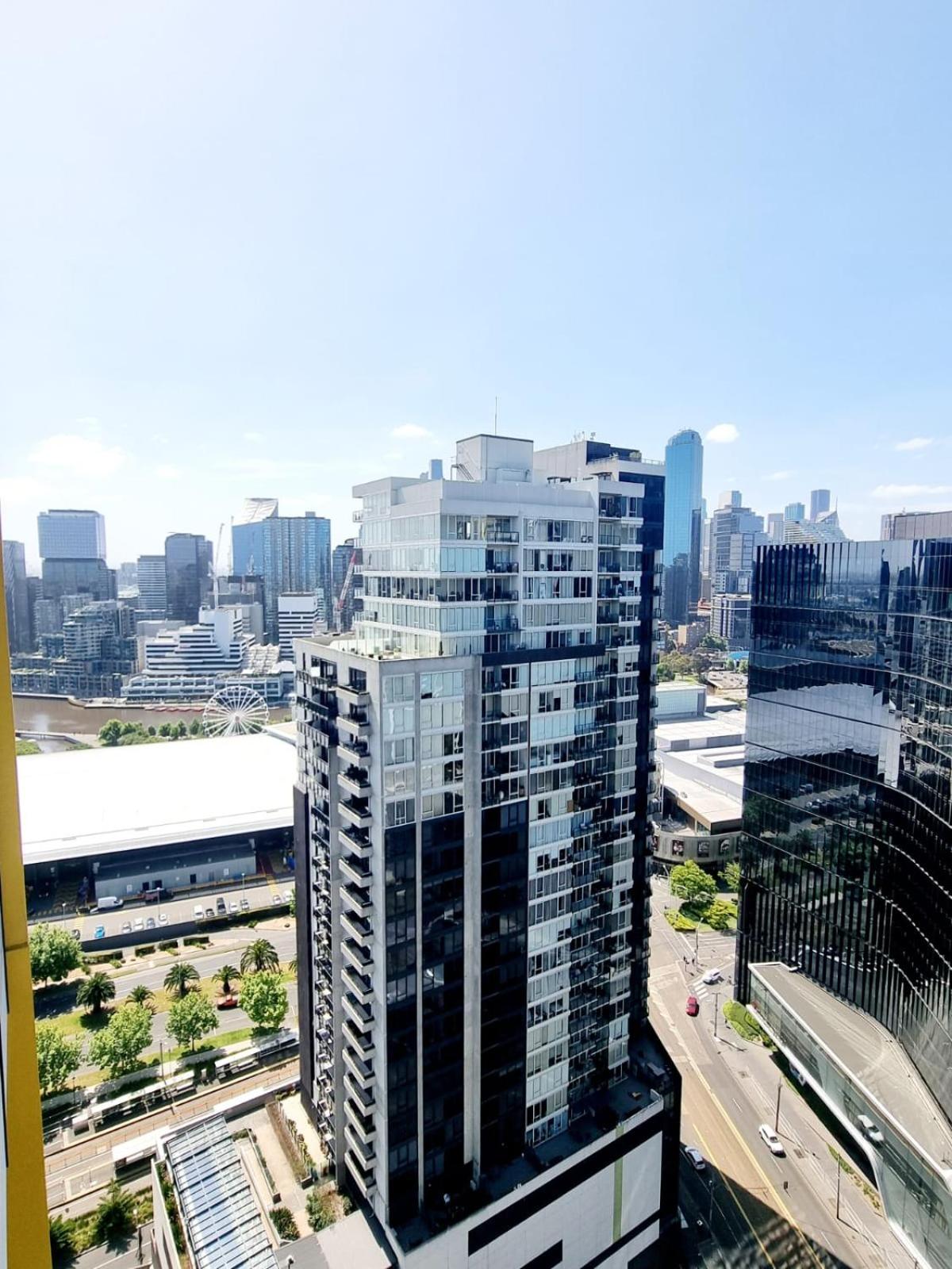 City Retreat with Amazing Views and free Parking