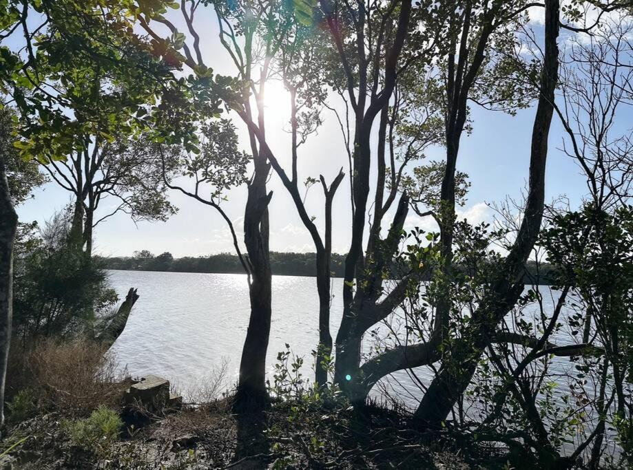 Byron Soul - Waterfront 3BR w Deck - Views