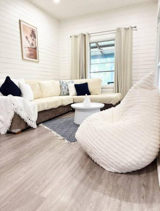 Byron Soul - Waterfront 3BR w Deck - Views