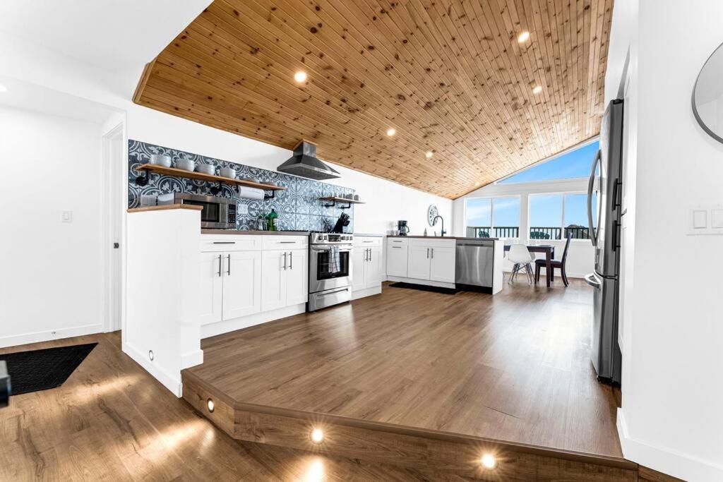 Pet Friendly Getaway, Games, Netflix, Lake Views