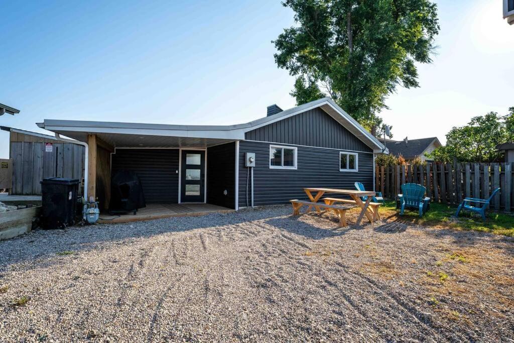Pet Friendly Getaway, Games, Netflix, Lake Views