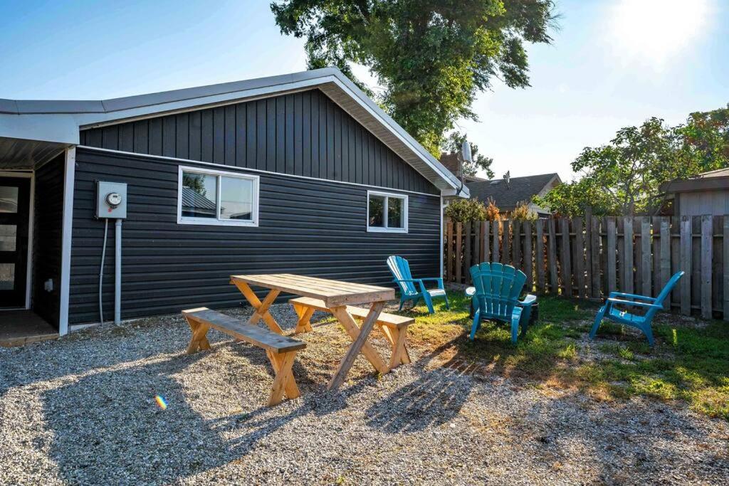 Pet Friendly Getaway, Games, Netflix, Lake Views