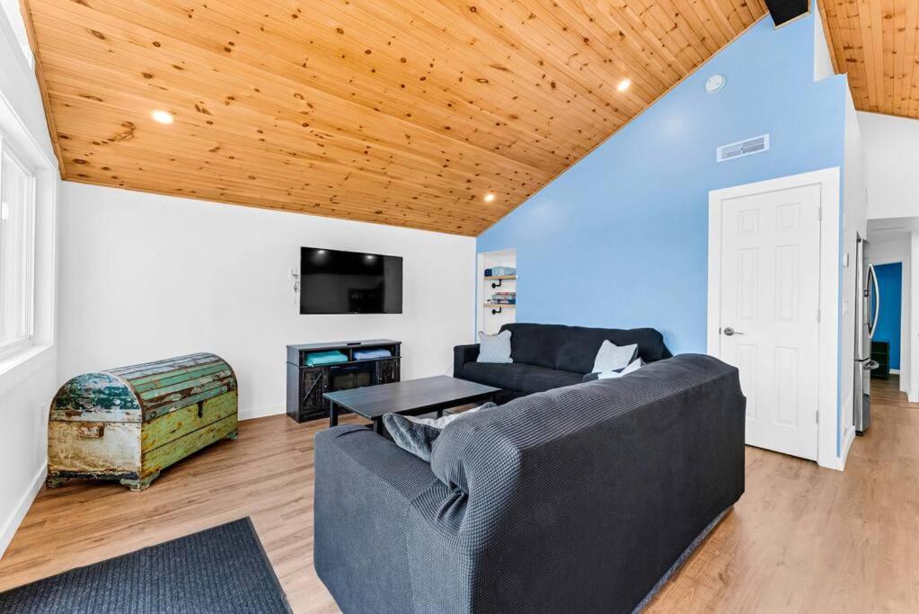Pet Friendly Getaway, Games, Netflix, Lake Views