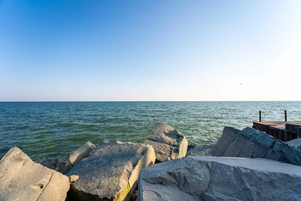 Pet Friendly Getaway, Games, Netflix, Lake Views