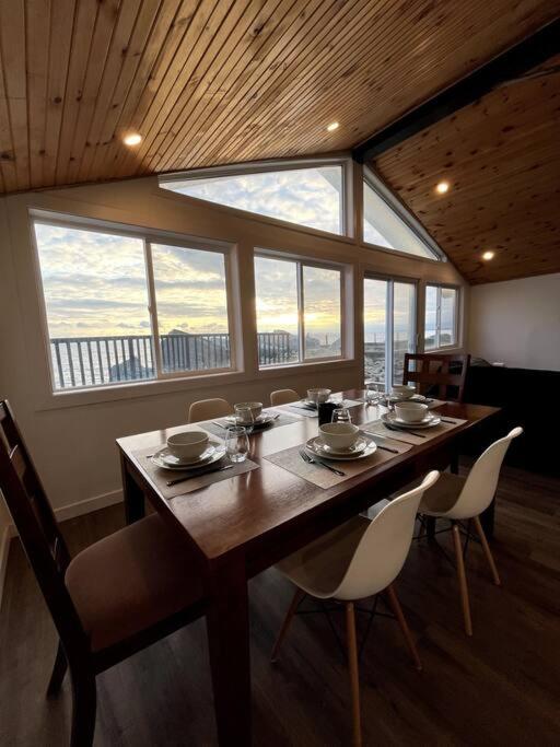 Pet Friendly Getaway, Games, Netflix, Lake Views