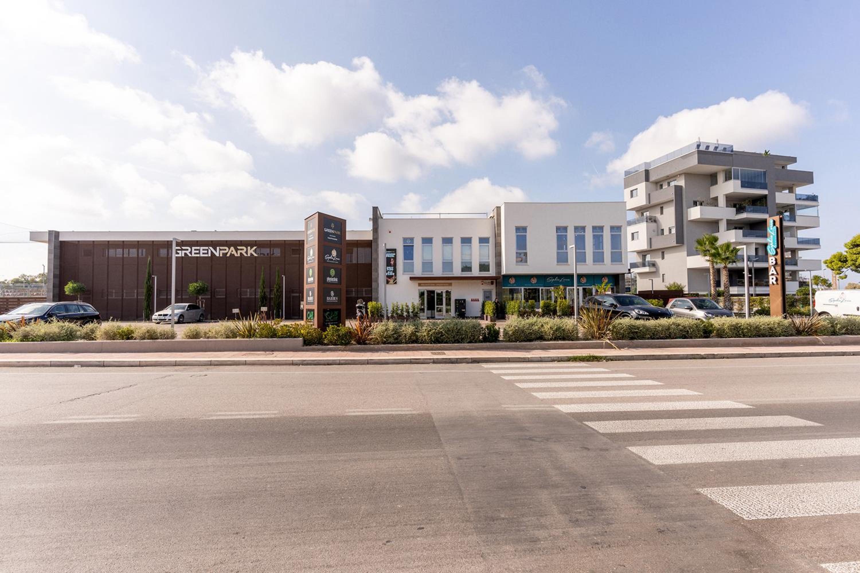 Hotel Green Park Penthouse Suite & Pool - Heated Pool -