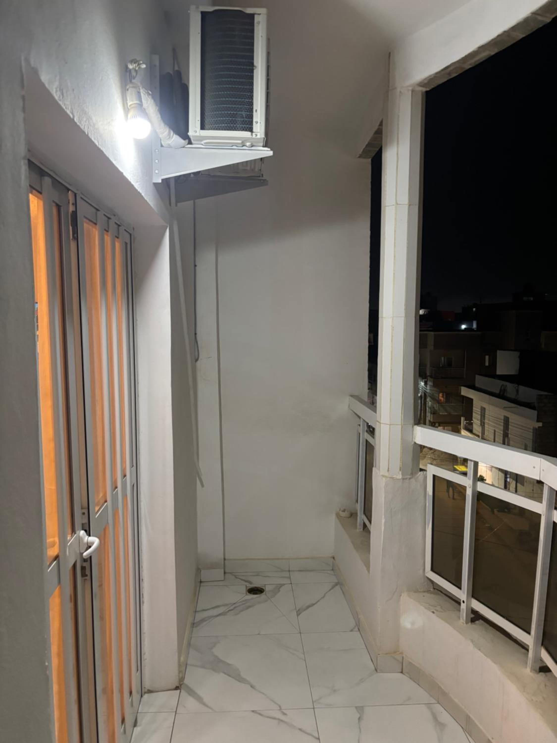 Studio moderne à Ouakam avec vue sur monument de la renaissance view 3