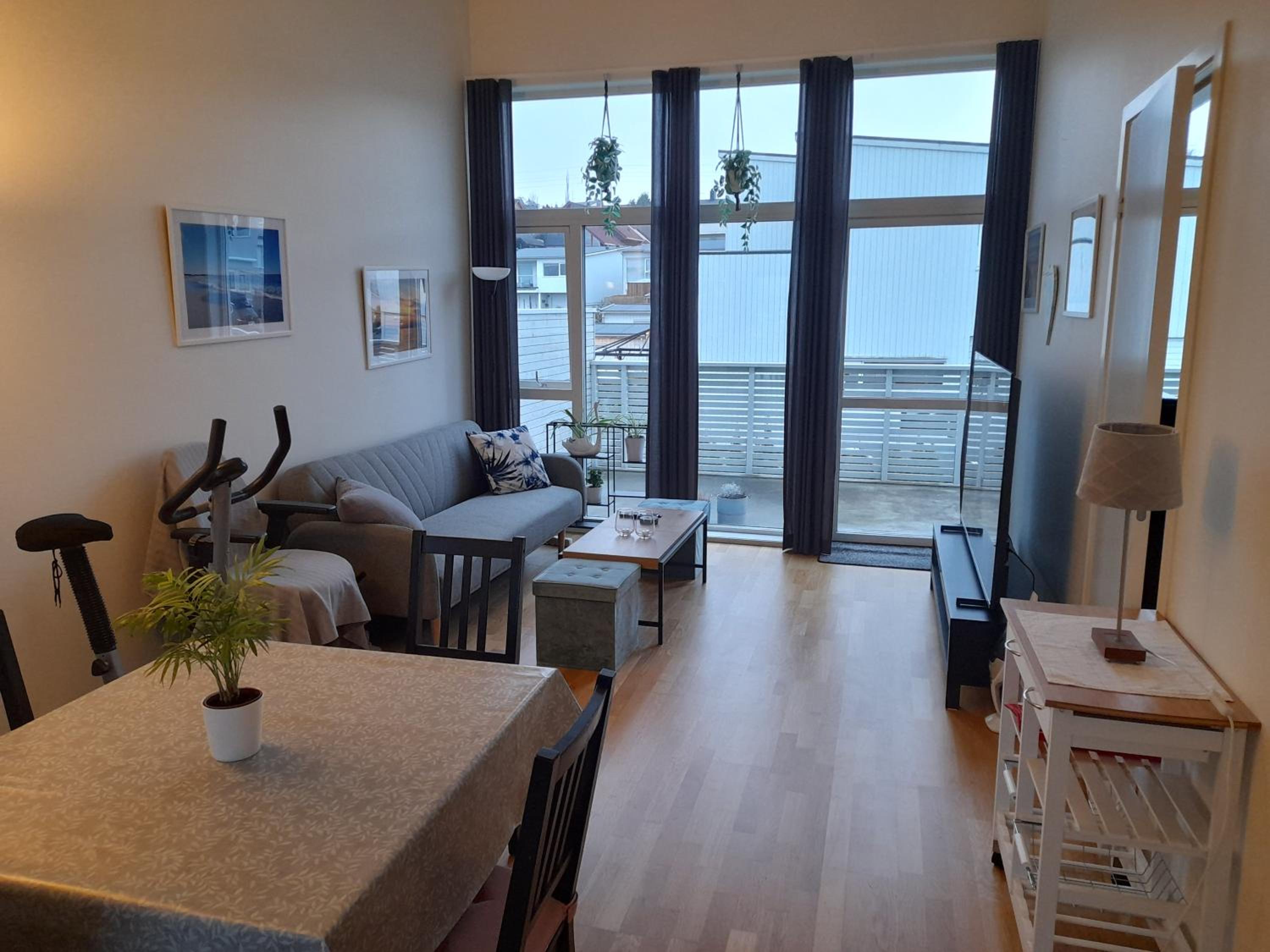 Sandnes Vacations - Modern spacious apartment, with private balcony - Property Image 1