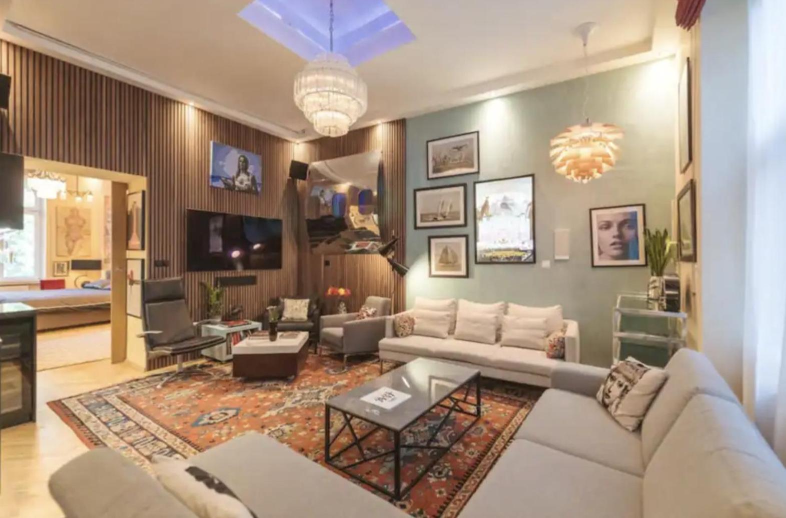 Luxury Apartment by Hi5- The Actor's Den view 4