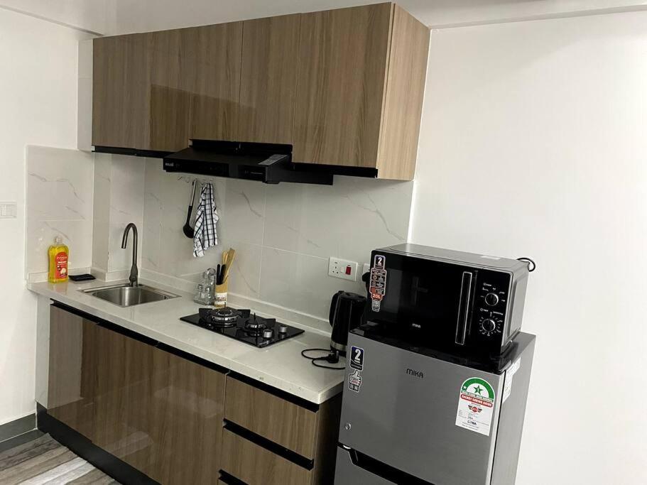 Stylish 1-Bedroom in Riverside view 2