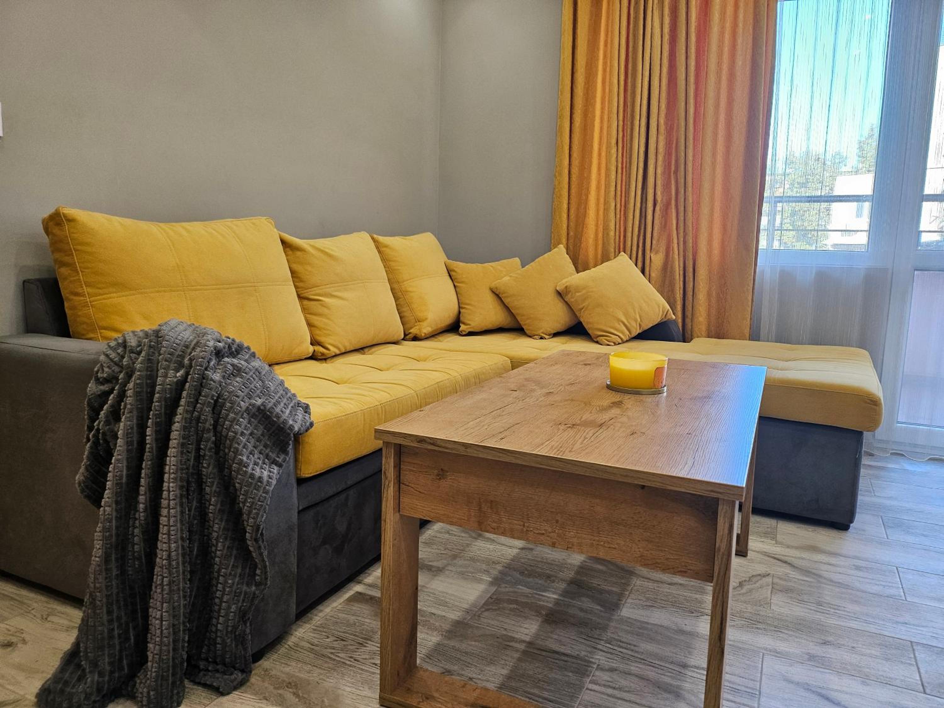 Boutique apartment yellow 1