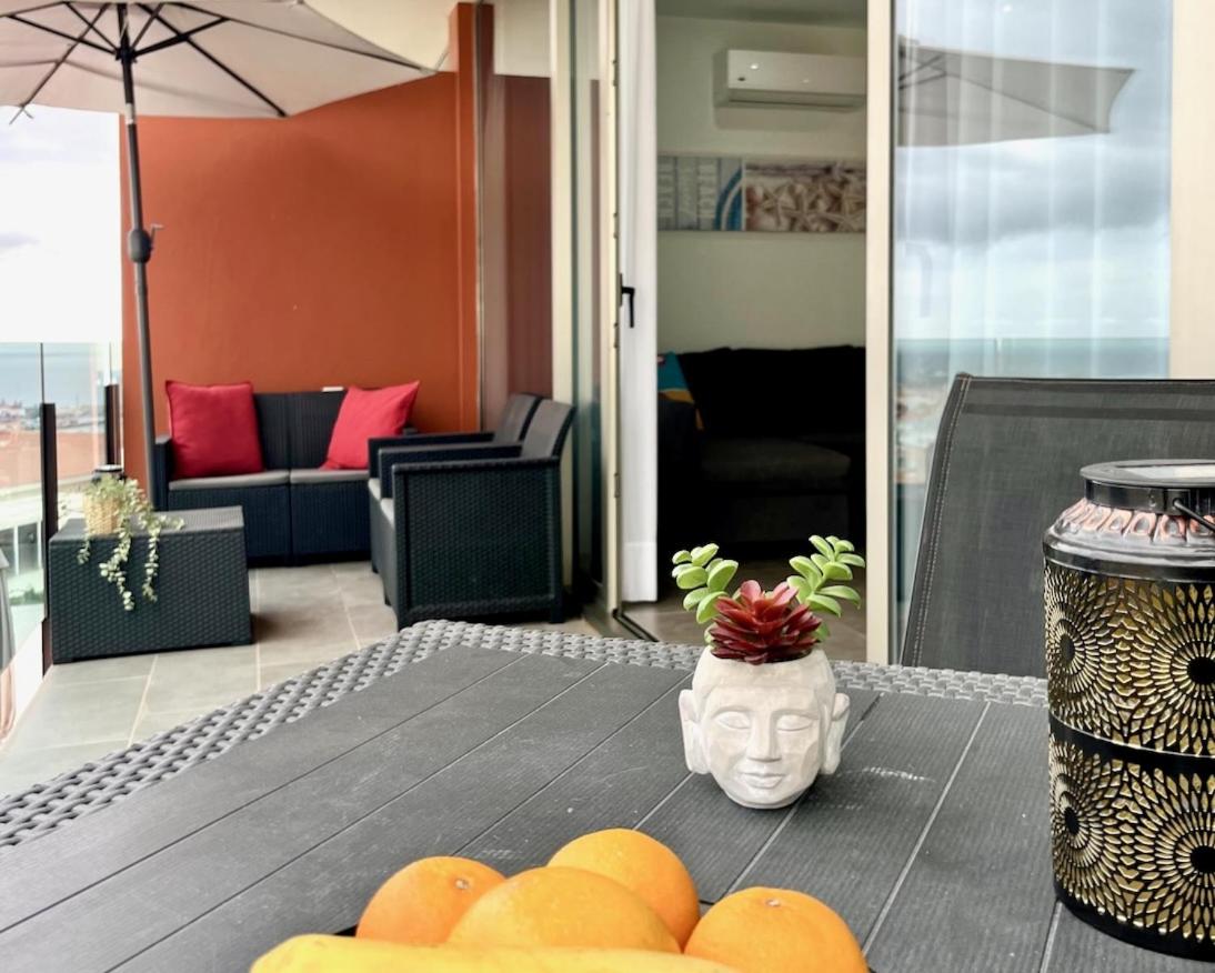 Casa Tucan - two bedrooms, heated pool, city and ocean views photo 2