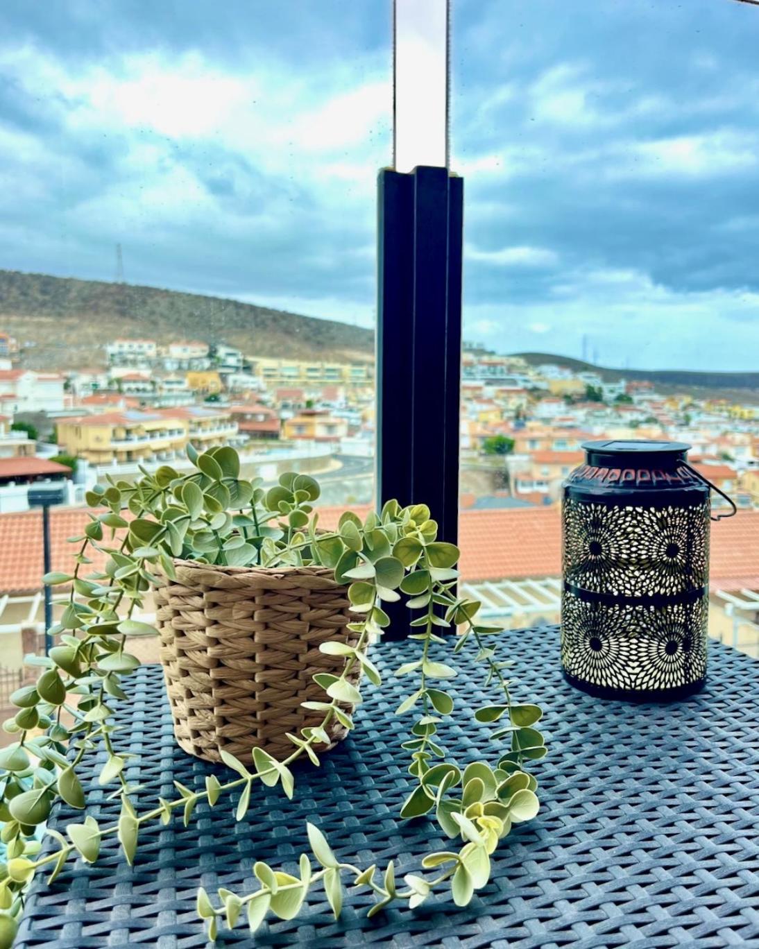 Casa Tucan - two bedrooms, heated pool, city and ocean views photo 3